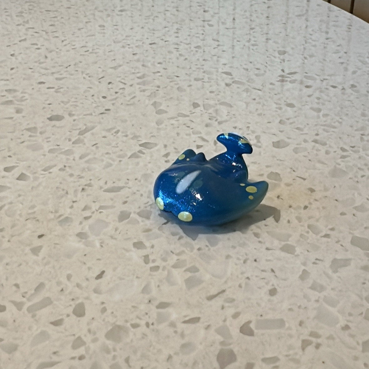 Front view of pearl blue stingray from Genshin Impact's Fontemer Aberrant enemies